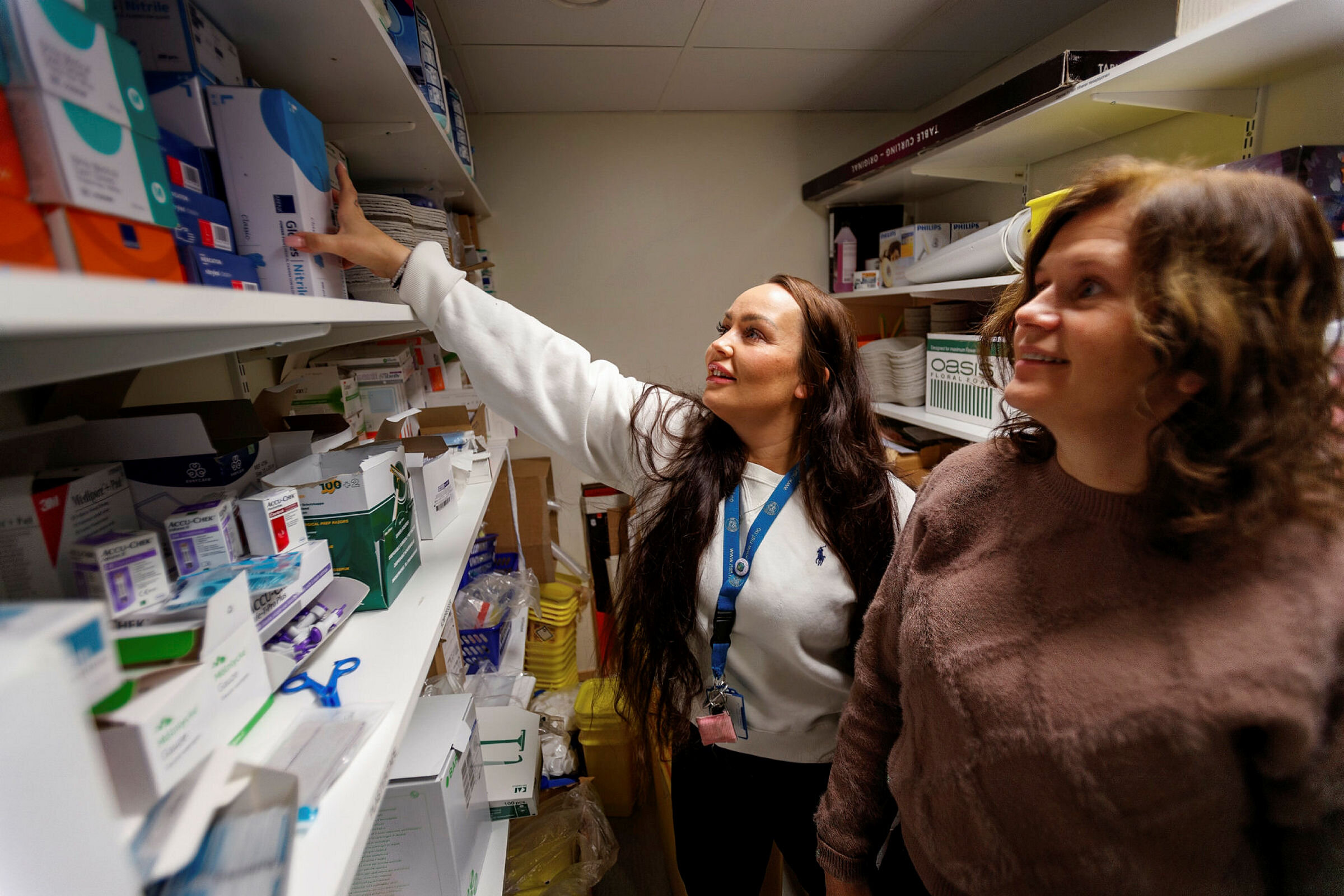 Stine Svimbil og Inger Kittilsen, sykepleiere ved Sola dps Stine Svimbil og Inger Kittilsen, sykepleiere ved Sola dps