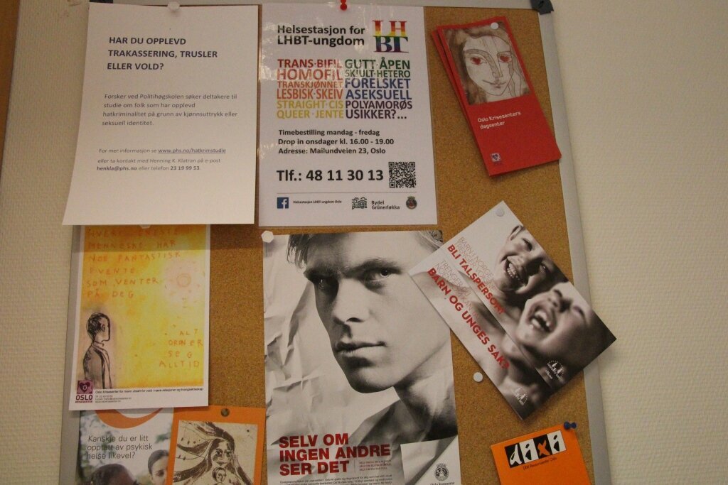 Kjønnsmangfold, LHBT-helsestasjonen Bildet viser en oppslagstavle med informasjon om blant annet LHBT-helsestasjonen.