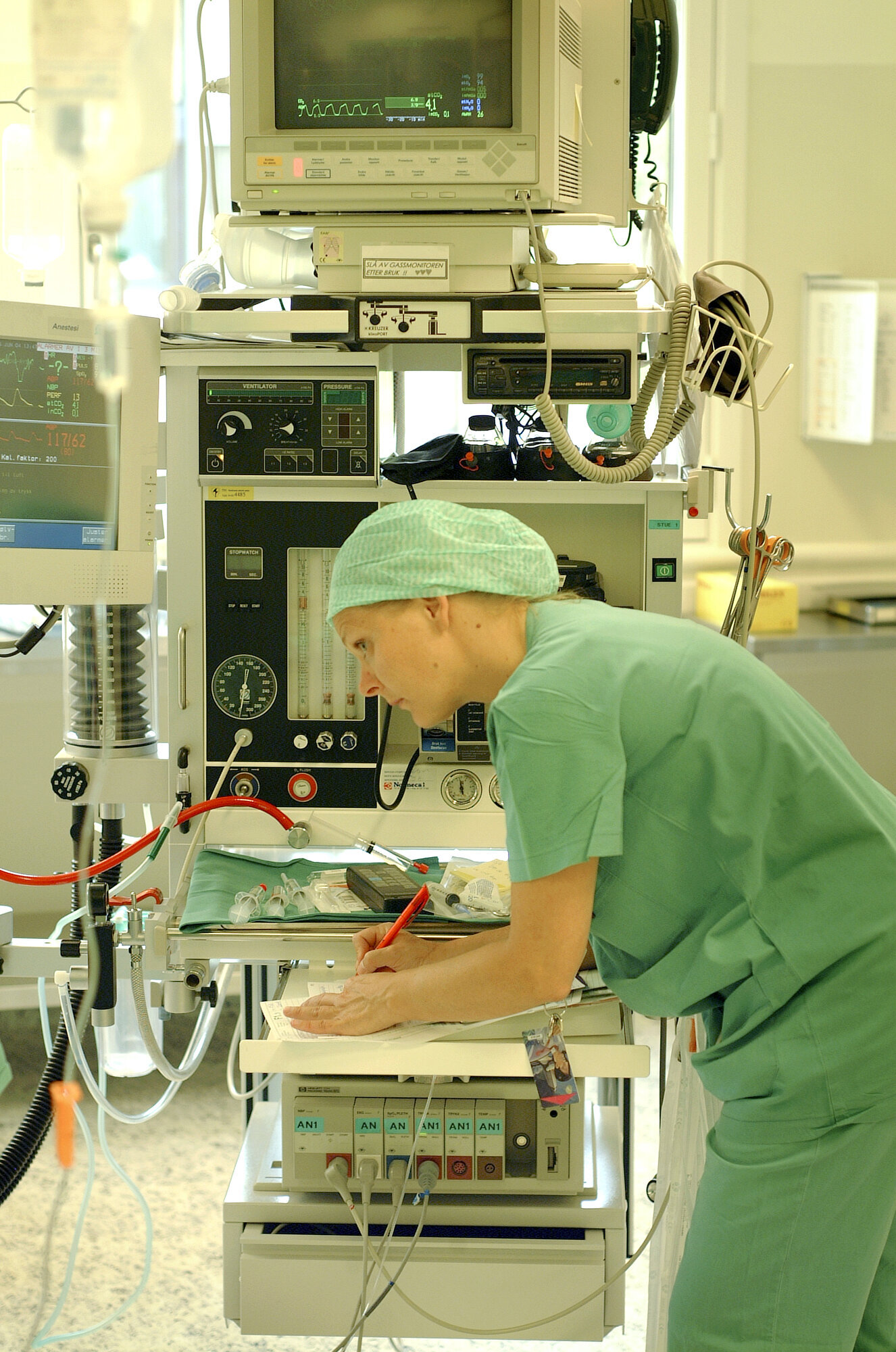 Anestesisykepleier i arbeid Anestesisykepleier i arbeid