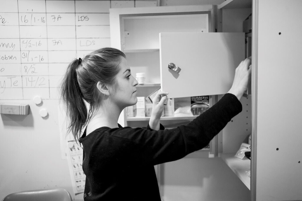 Hjemmesykepleie, Medisiner Hjemmesykepleier åpner et medisinskap