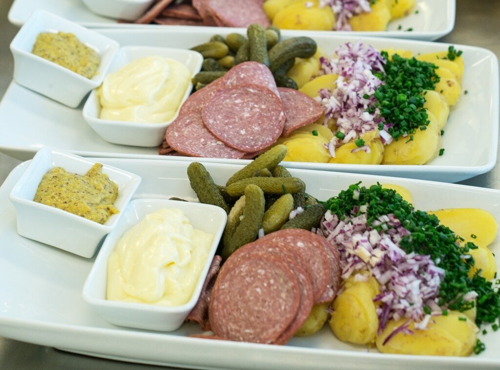 Rundskuedagens plejecenter, København Bildet viser fat med ferdiglaget mat.