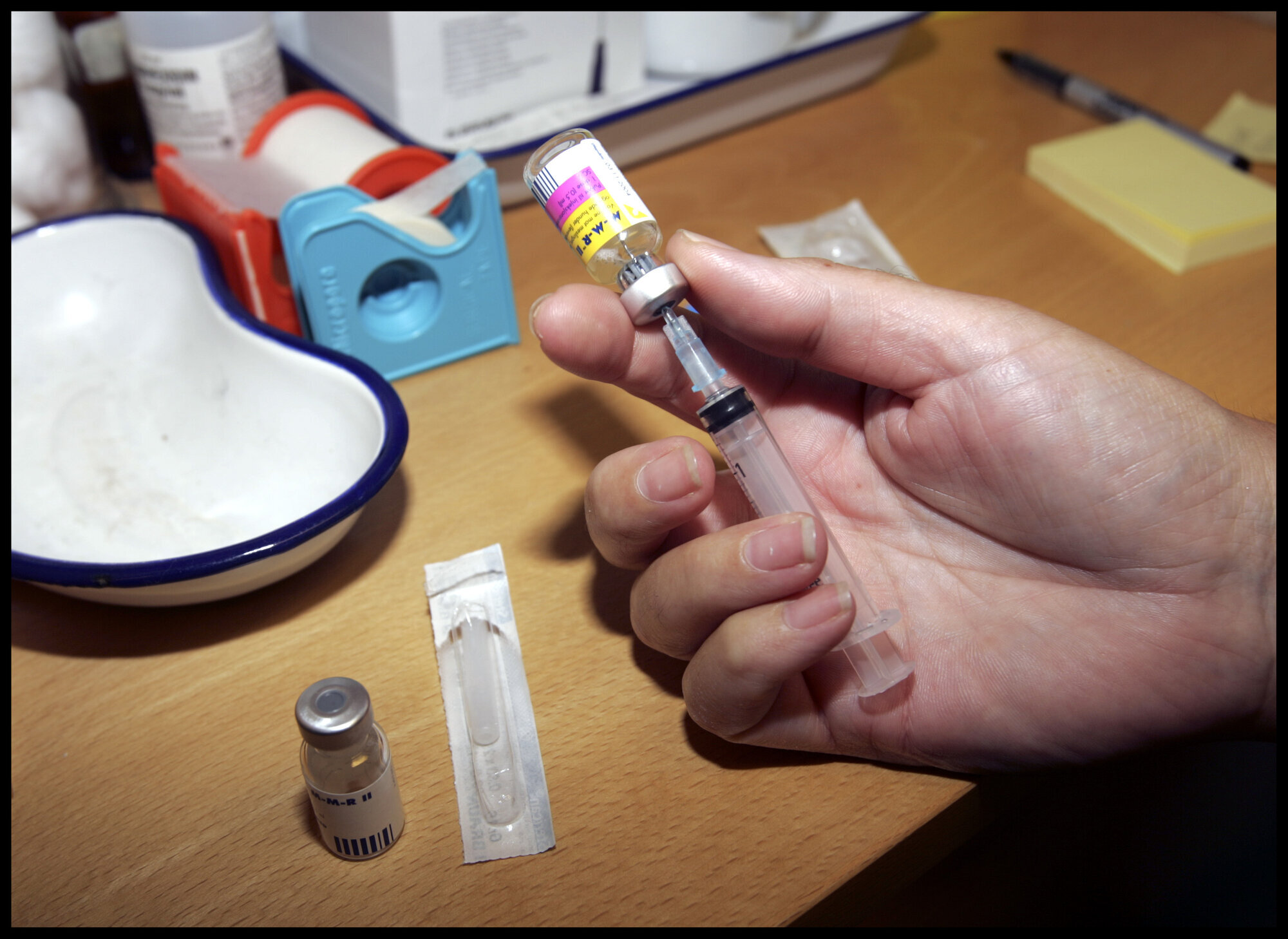 Bilde av spøyte og meslingvaksine