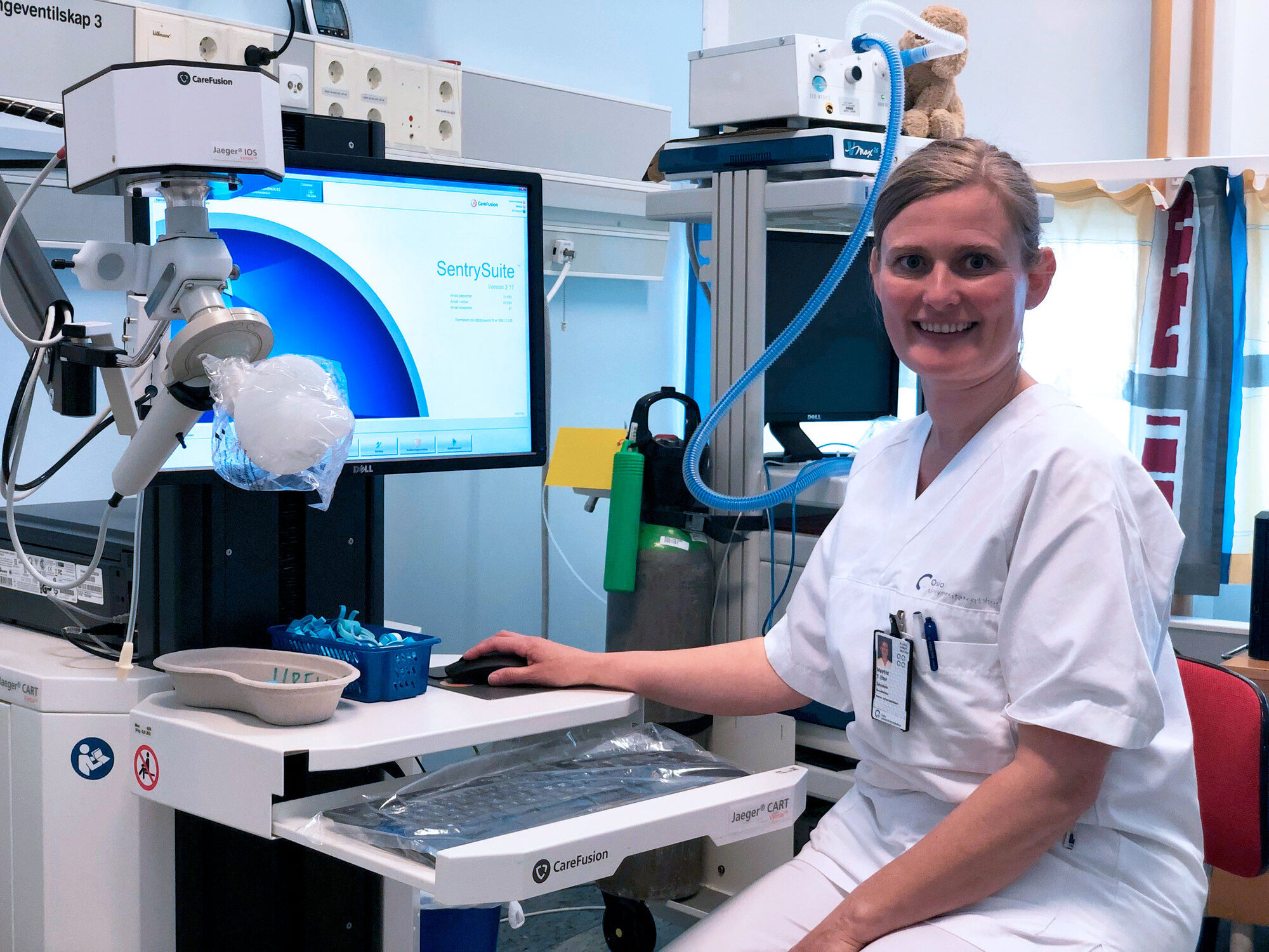 Sykepleier Møyfrid Tjøstheim Elter. Bildet viser sykepleier Møyfrid Tjøstheim Elter.