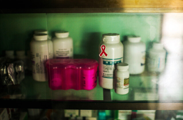 NLD Aids Center Bildet viser et medisinskap.