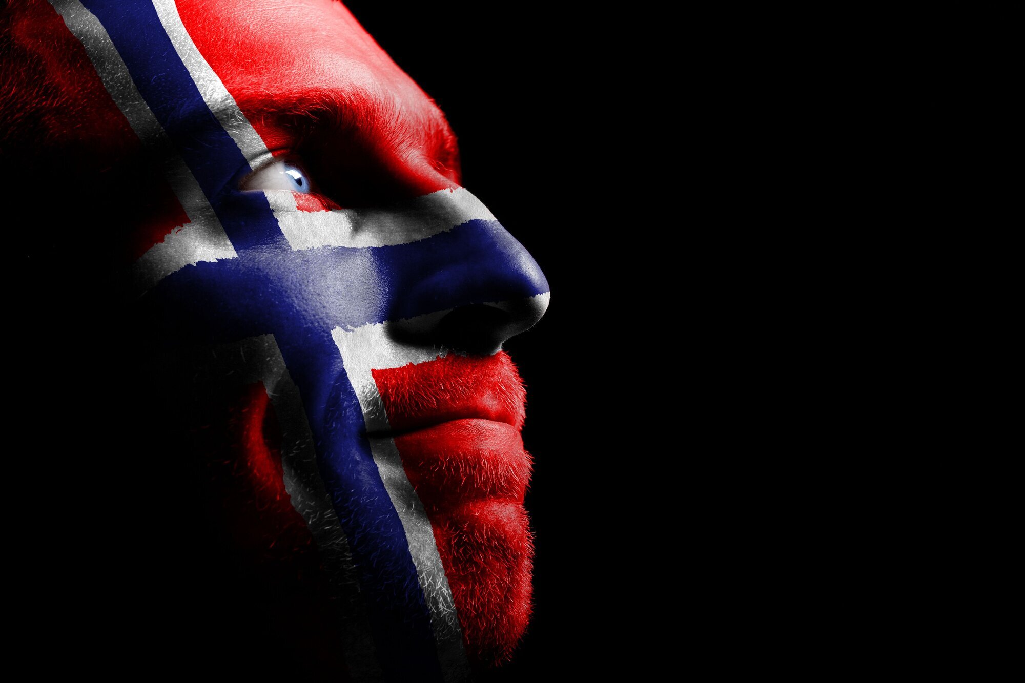 Norsk Illustrasjonsfoto av en mann som er sminket som det norske flagget.
