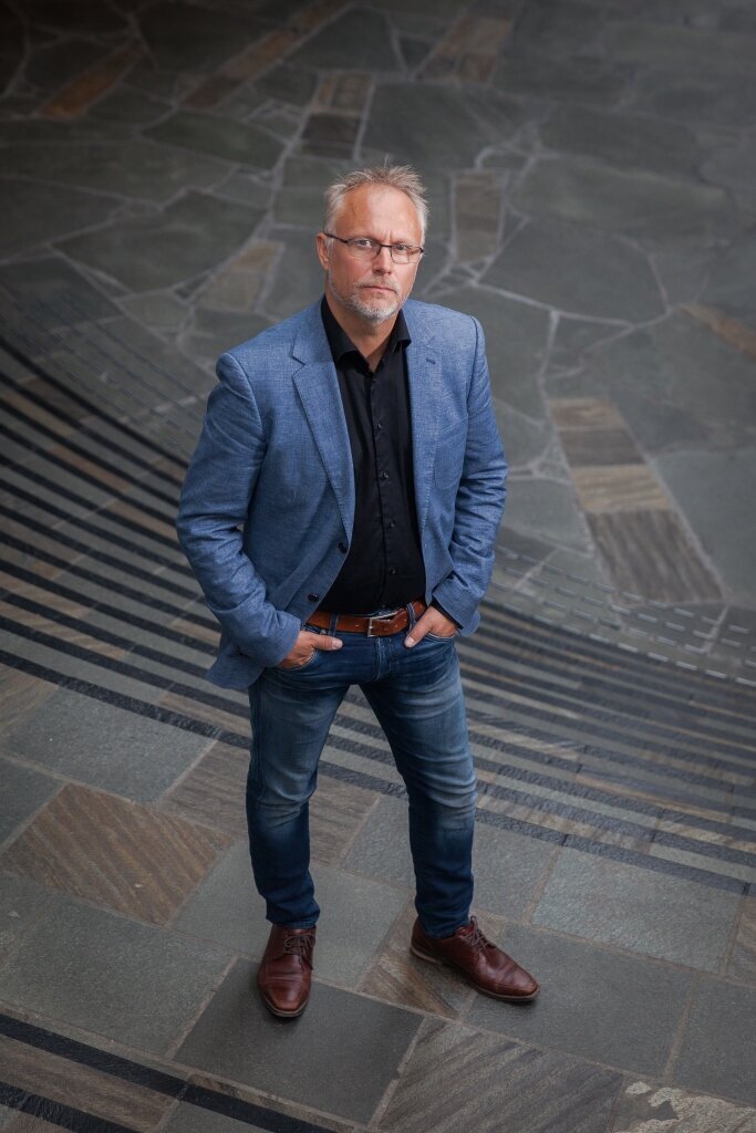 Portrett av Ole Gregor Lillevik. Samarbeid mellom ulike fagfolk er en forutsetning for å kunne hjelpe barn utsatt for vold, mener Ole Gregor Lillevik.