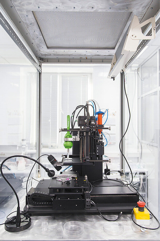 Det skjer stadige fremskritt innen feltet bioprinting. Bildet viser en bioprinter fra russiske 3D Bioprinting Solutions.