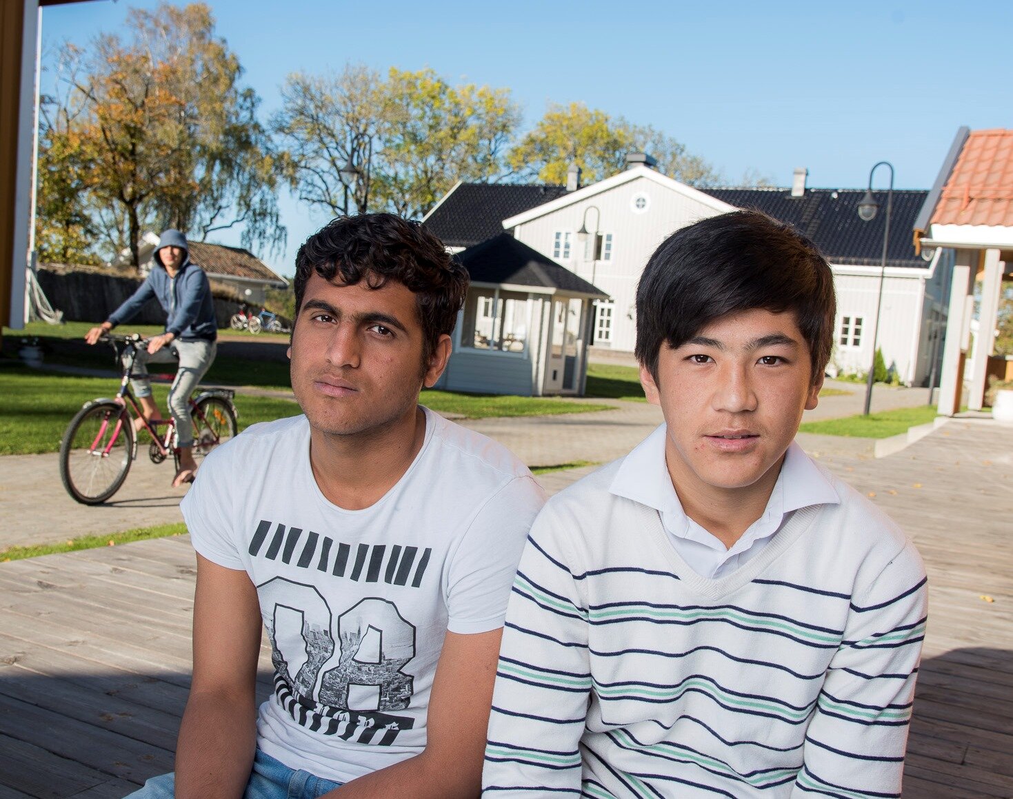 Dawlatzai og Rahimi foran Nybøle asylmottak Bildet viser Dawlatzai og Rahimi foran Nybøle asylmottak