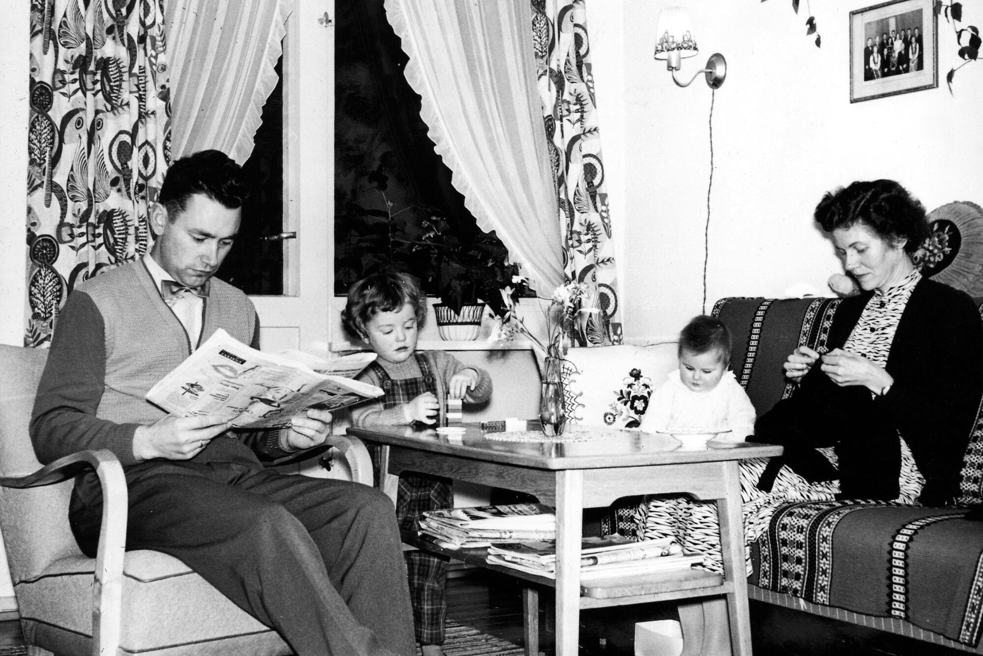 Mor, far, to barn Mor, far, to barn