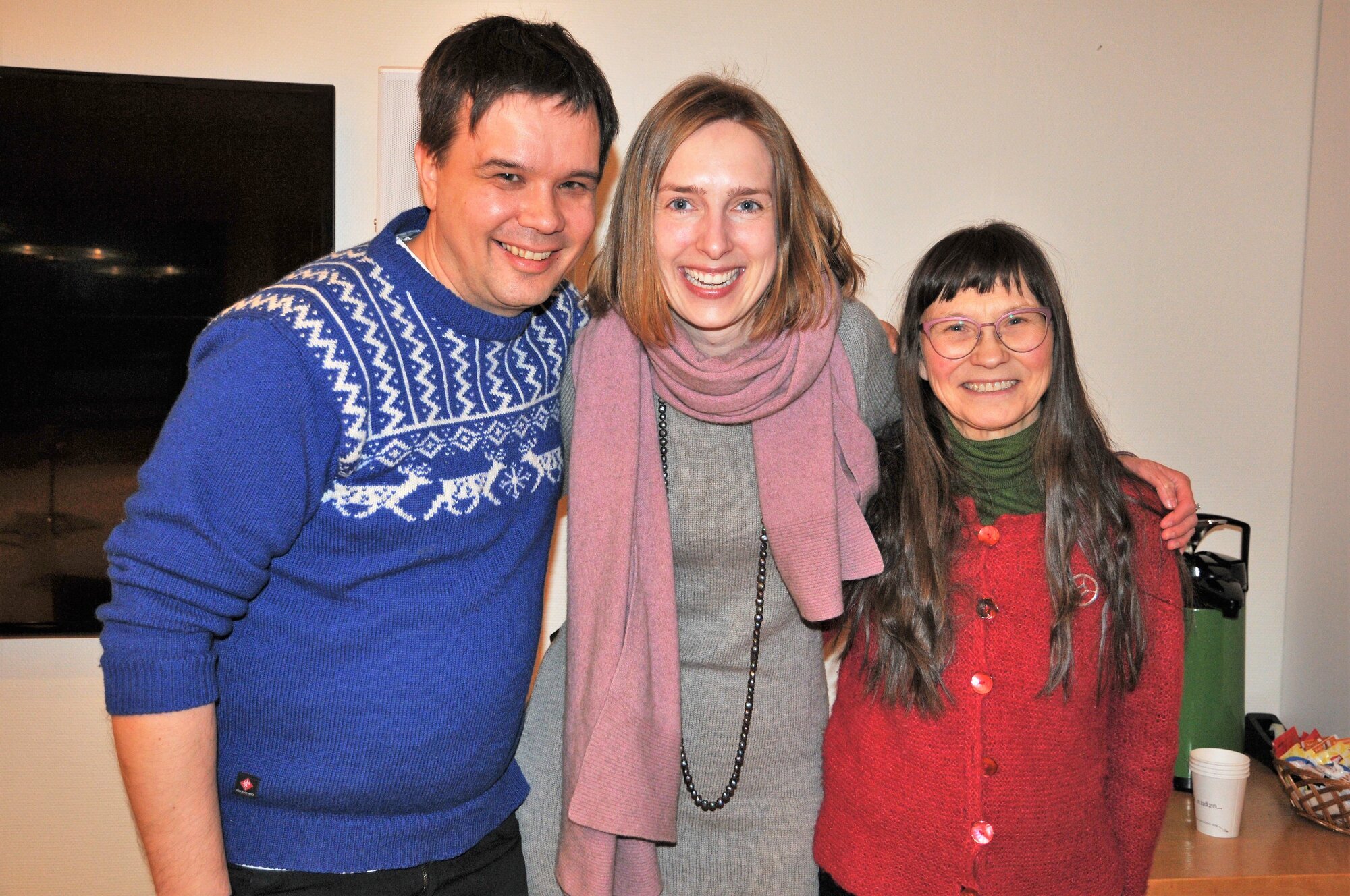 statsråd Iselin Nybø med Johan Kalstad og Gunvor Guttorm fra Samisk Høgskole Bildet viser statsråd Iselin Nybø med Johan Kalstad og Gunvor Guttorm fra Samisk Høgskole