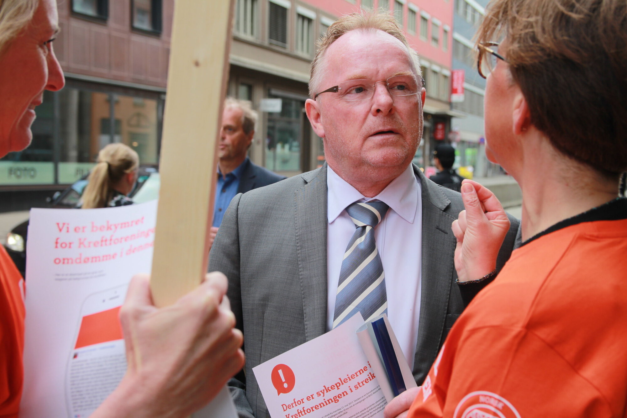 Fiskeriminister Per Sandberg sammen med Eli Gunhild By. Fiskeriminister Per Sandberg sammen med Eli Gunhild By.