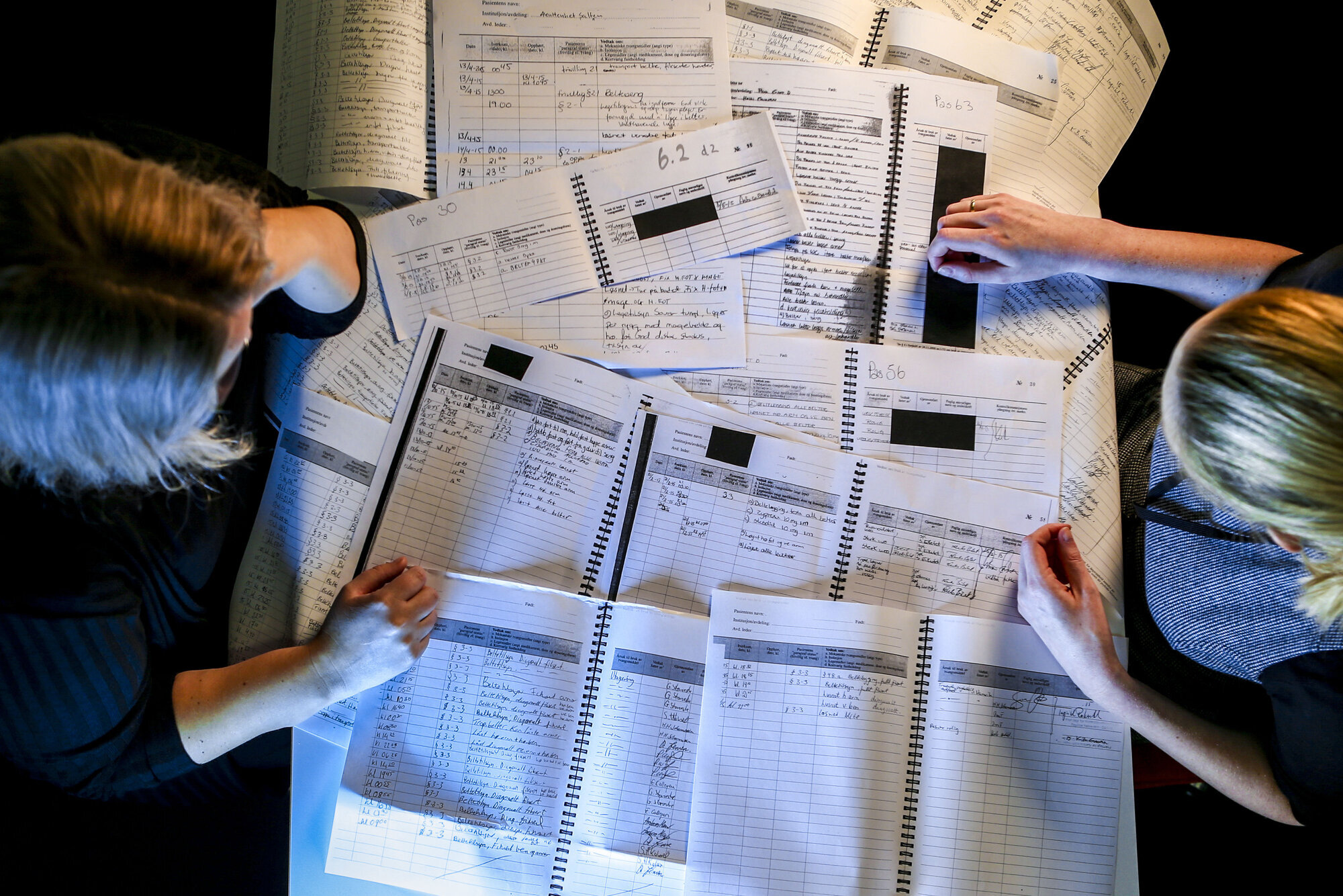 Bildet viser Mona Grivi Norman og Synnøve Åsebø