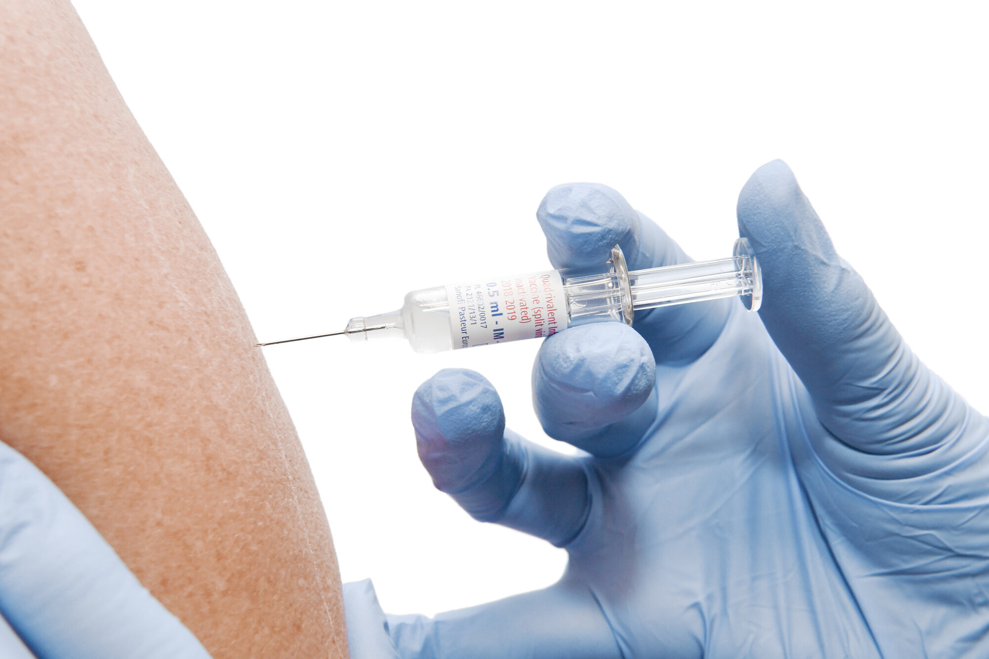 influensavaksine, influensa Bildet viser at det blir satt en sprøyte i en overarm.