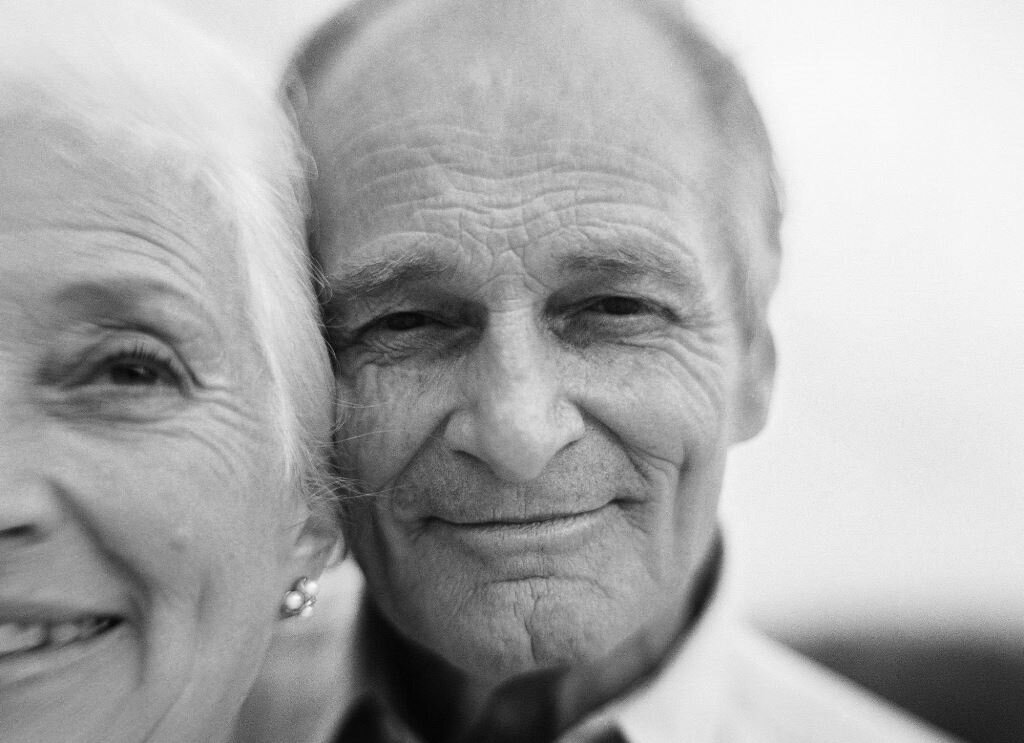 Kvinne, Mann, Alderdom Portrett av to middelaldrende personer, kvinne og menn