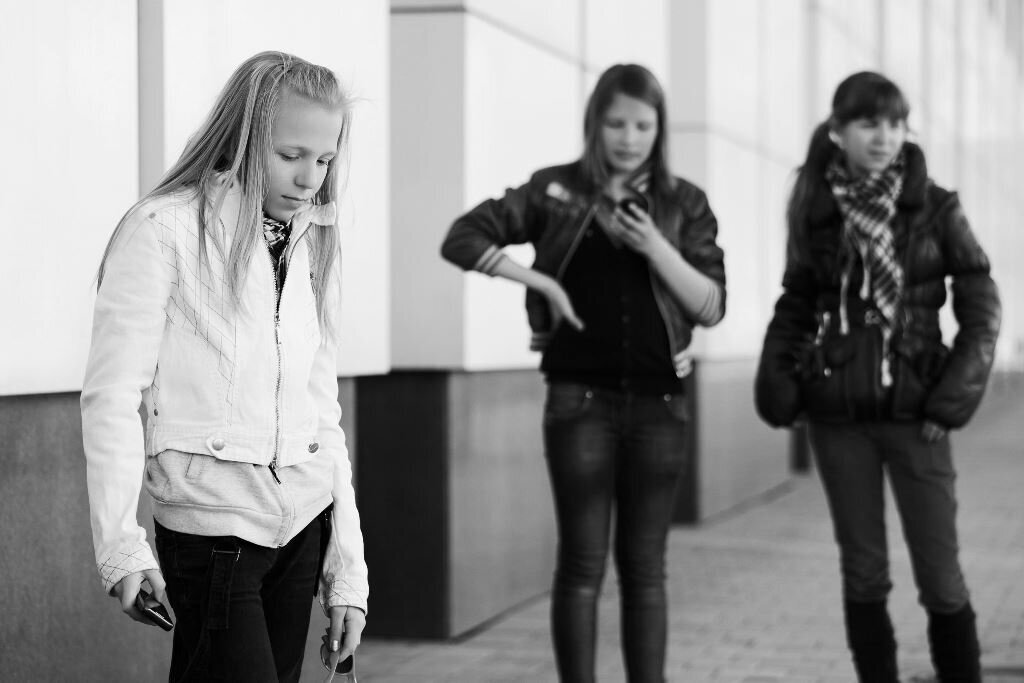 Ungdomsskole, elever Tre ungdomsskolejenter