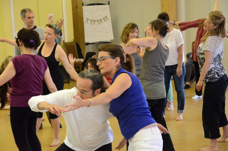 Melinda Ashley Meyer DeMott har en internasjonal karriere og har blant annet et professorat ved The European Graduate School i Sveits. Bildet viser Melinda Ashley Meyer DeMott i aksjon ved The European Graduate School i Sveits.