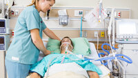 Våken respiratorpasient og sykepleier