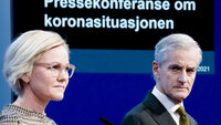 Pressekonferanse om hastetiltak Helse- og omsorgsminister Ingvild Kjerkol og statsminister Jonas Gahr Støre under pressekonferanse om koronasituasjonen