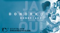 Montasjen viser et organdonorkort. På høyre side ses et bilde av en lege, en sykepleier og en pårørende ved en pasient i senga