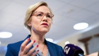 Bildet viser helse- og omsorgsminister Ingvild Kjerkol (Ap) i en intervjusituasjon