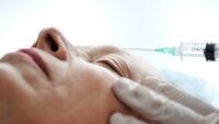 Bildet viser en dame som får Botox injeksjon