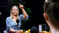 Helene Dahl Karlsen Sykepleier Helene Dahl Karlsen lager podkast. Hjelp, jeg er sykepleier. Gjester er Julie Vedal og Elise Ameli Meling. Philip Østli er samboer og tekniker