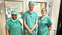 Ressursteam, Haukeland, Helse Bergen Fra venstre: Anestesisykepleier Rosa Mirian Riva Reyes og operasjonssykepleierne Hans Christian Tenol-Tuxen og Marte Bjørkelund.
