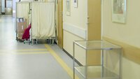Bildet viser en  korridorpasient.