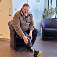 Kjell Løvik er glad for å ha fått amputert høyrebeinet