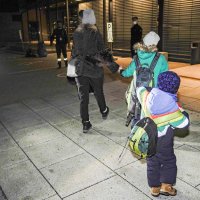 Flere barn var blant flyktningene fra Ukraina som søndag kveld ankom mottaket på Scandic Helsfyr, etter at de ble hentet med buss på grensen mellom Ukraina og Polen.