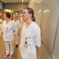 Bildet viser flere ansatte på UNN.