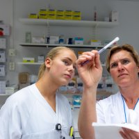 Bildet viser Marta Eik og Hilde Torseth.