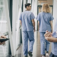 Bilder viser helsepersonell på sykehus