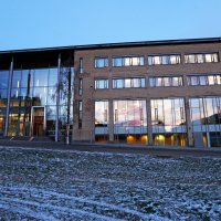 Bildet er et eksteriørbilde av Nord-Troms og Senja tingrett