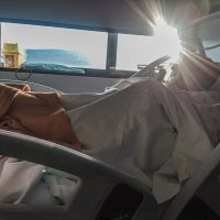 Bildet viser en alvorlig syk mann i en sykeseng