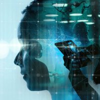 Illustrasjonen viser en dobbelteksponering av et kvinneansikt og operasjonssykepleiere med teknologisk utstyr.