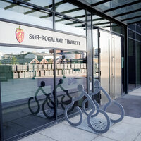 Bildet viser inngangspartiet til Sør-Rogaland tingrett