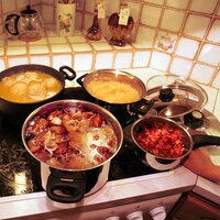 Bilde viser tilbereding av komlemiddag