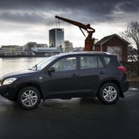 Bildet viser Børre Lekang og ungdom som øvelseskjører i Bodø